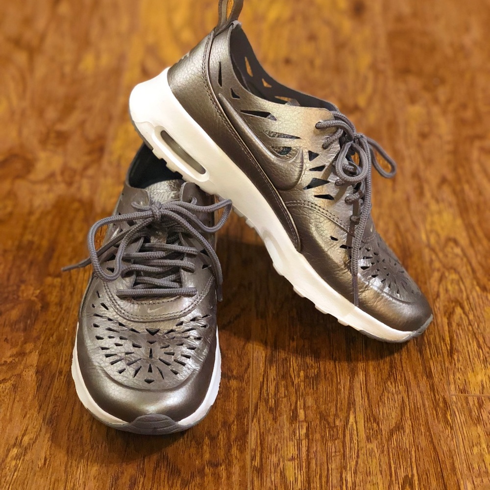 Nike tennis shoes